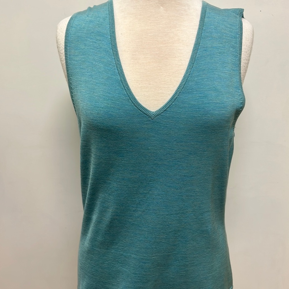 M-A-G by Magaschoni size Large blue Green knit V neck tank